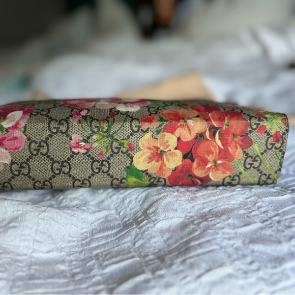 Gucci supreme monogram blooms cosmetic case 💗💗💗 - Picture 7 of 12